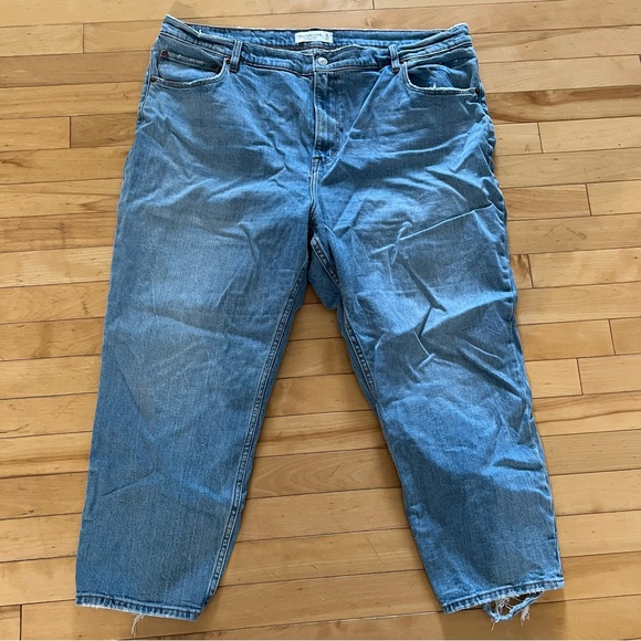 Abercrombie Ultra High Rise Ankle Straight Jean 35(20) Short - Picture 2 of 5